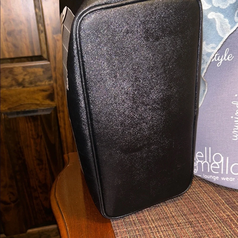 Marc Jacobs Black Graphic Tote - Picture 4 of 12